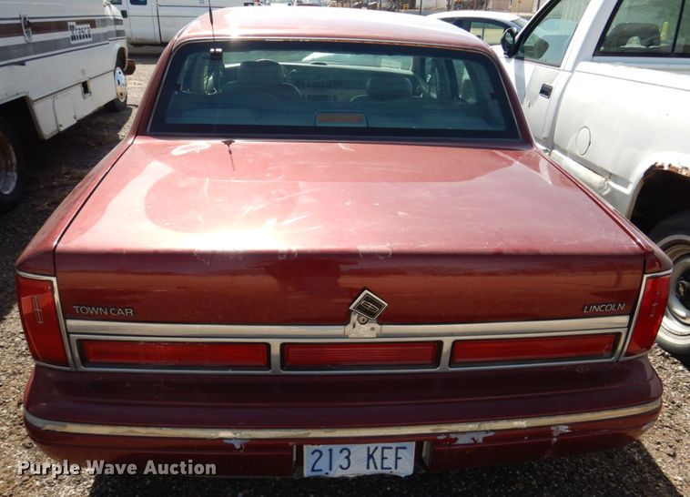 image for item DF7412 1996 Lincoln Town Car