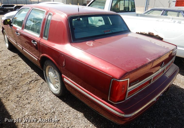 image for item DF7412 1996 Lincoln Town Car