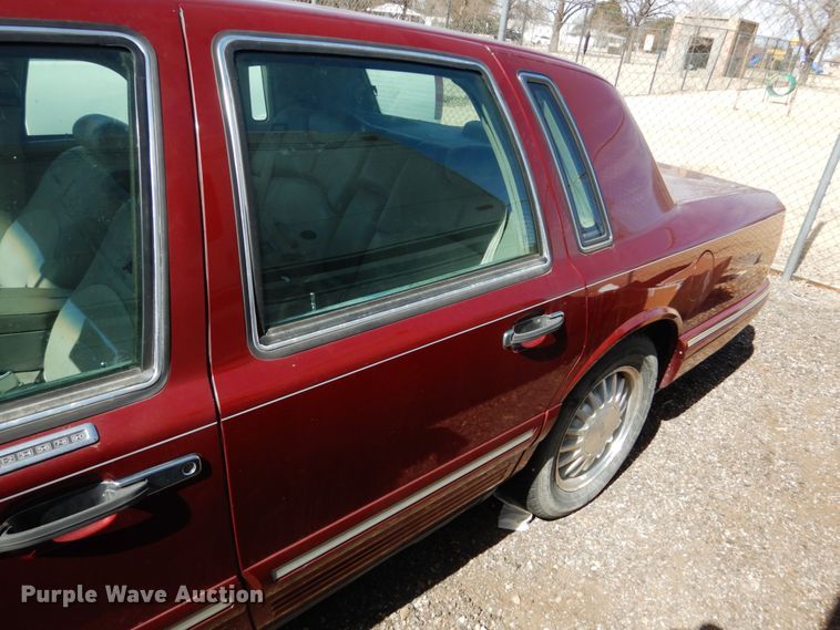 image for item DF7412 1996 Lincoln Town Car