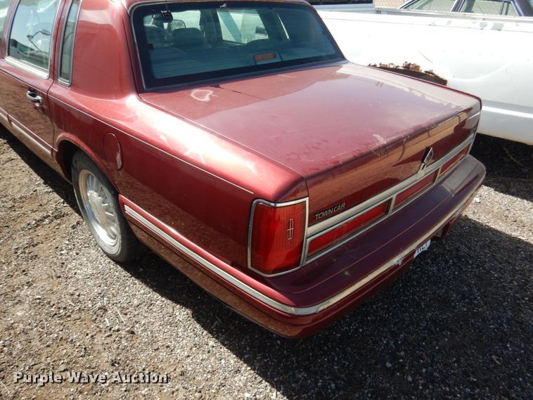 image for item DF7412 1996 Lincoln Town Car