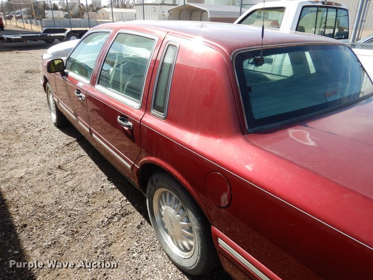 image for item DF7412 1996 Lincoln Town Car