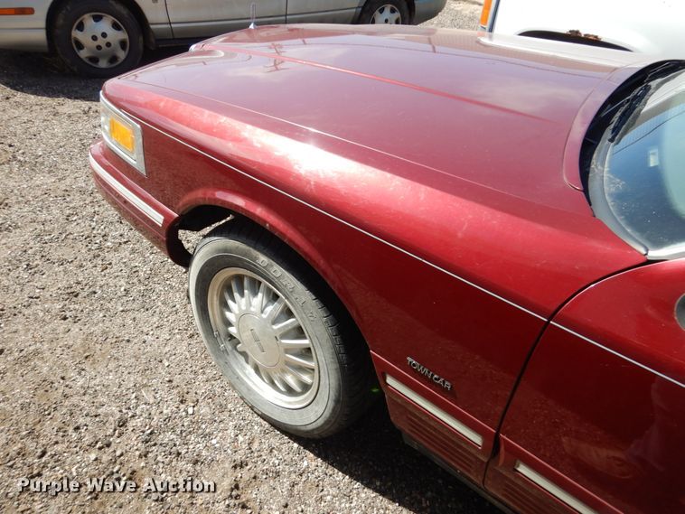 image for item DF7412 1996 Lincoln Town Car