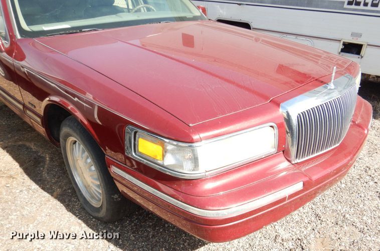 image for item DF7412 1996 Lincoln Town Car