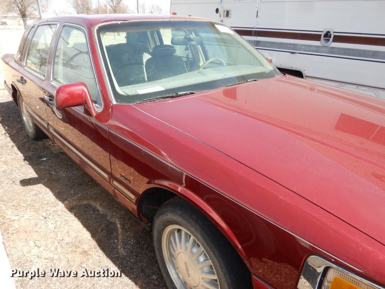 image for item DF7412 1996 Lincoln Town Car