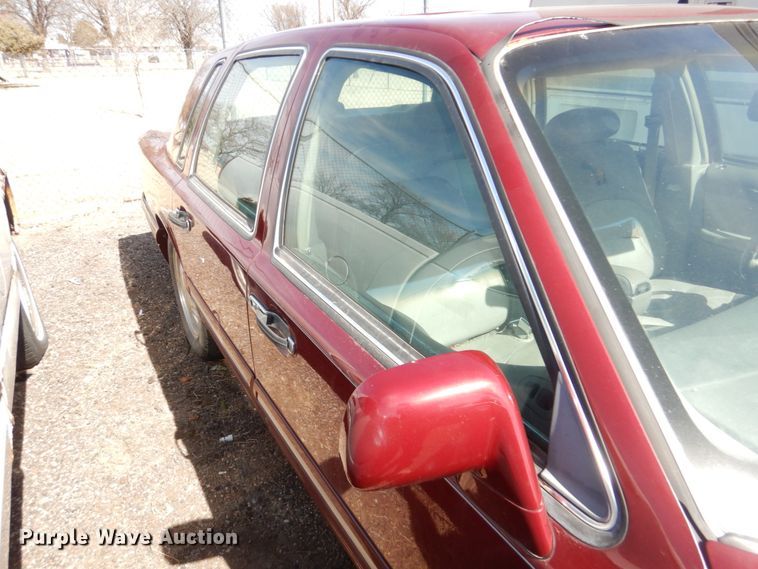 image for item DF7412 1996 Lincoln Town Car