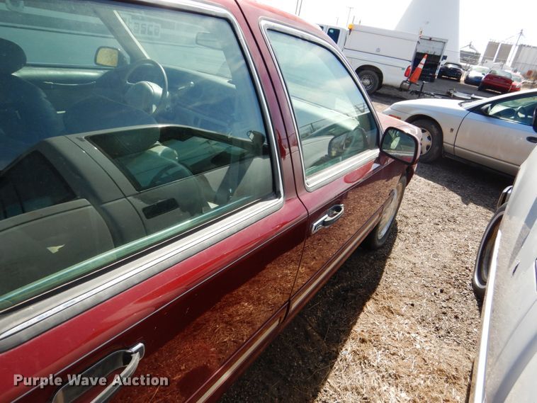 image for item DF7412 1996 Lincoln Town Car