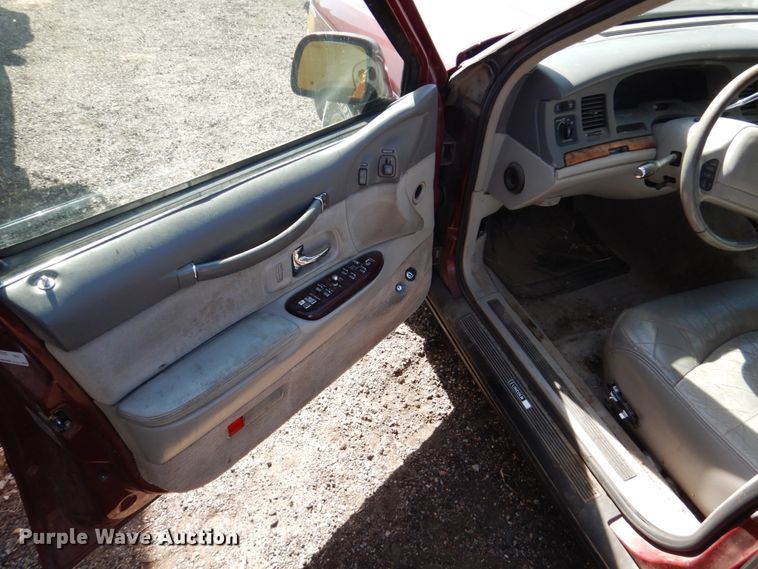 image for item DF7412 1996 Lincoln Town Car