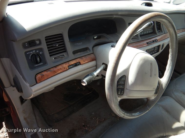 image for item DF7412 1996 Lincoln Town Car