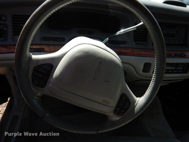 image for item DF7412 1996 Lincoln Town Car