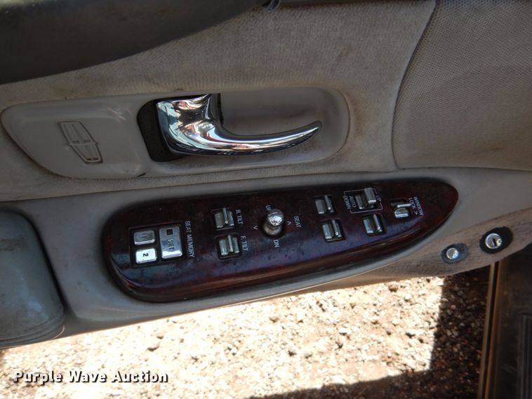 image for item DF7412 1996 Lincoln Town Car