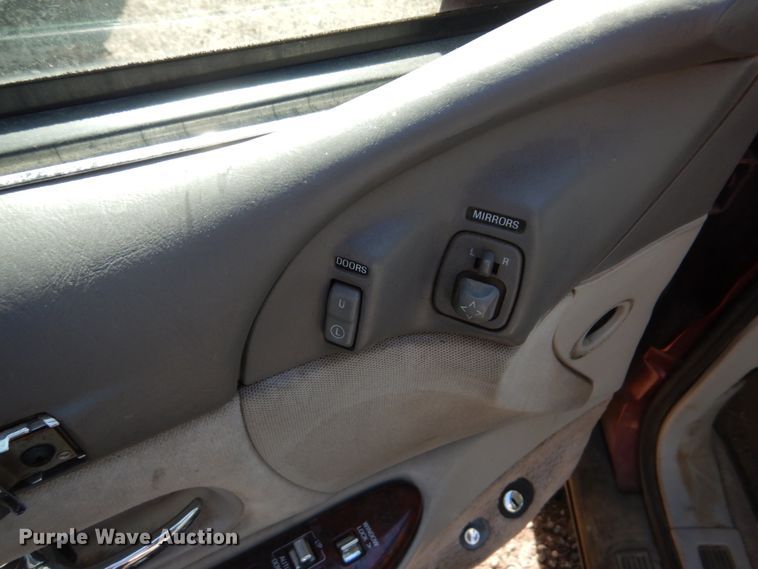 image for item DF7412 1996 Lincoln Town Car