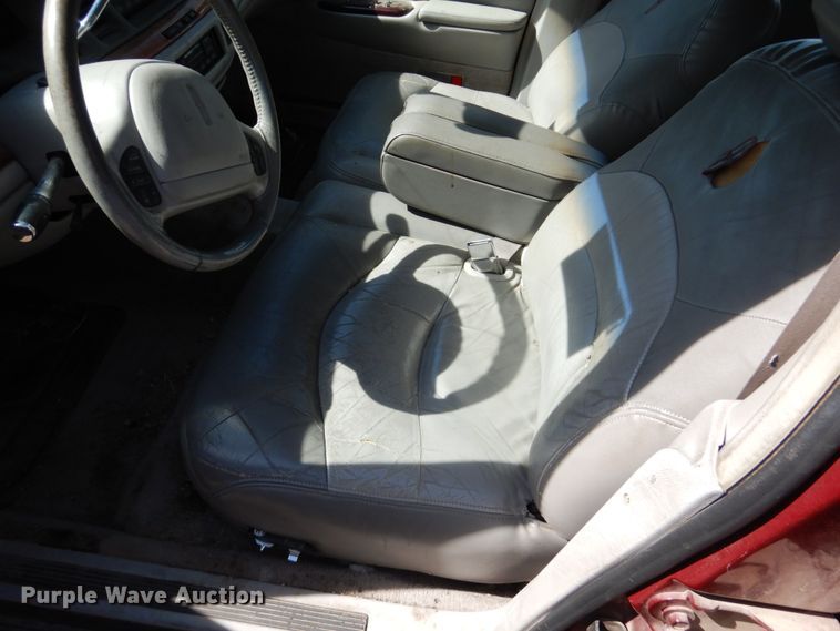 image for item DF7412 1996 Lincoln Town Car