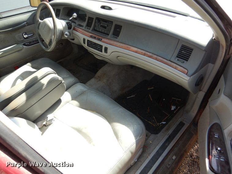 image for item DF7412 1996 Lincoln Town Car