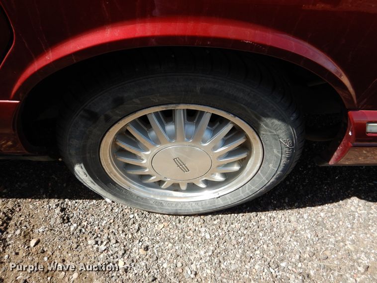 image for item DF7412 1996 Lincoln Town Car