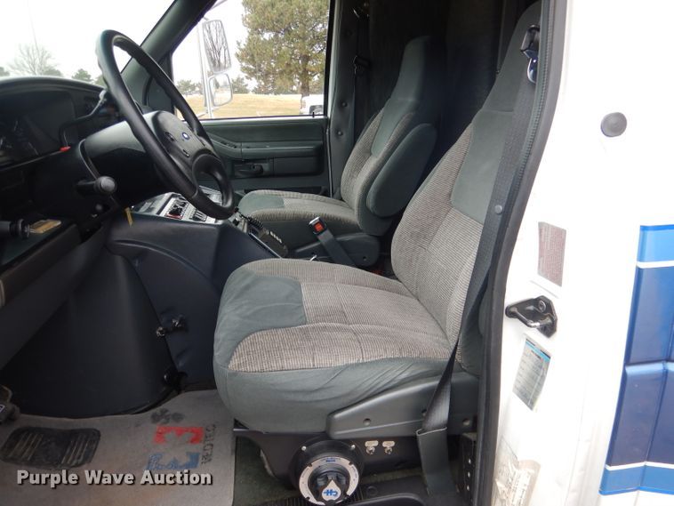 image for item DG5940 1992 Ford E350 ambulance