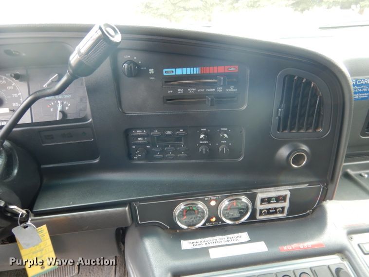 image for item DG5940 1992 Ford E350 ambulance