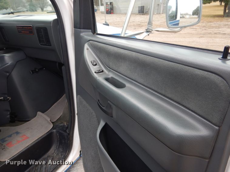 image for item DG5940 1992 Ford E350 ambulance