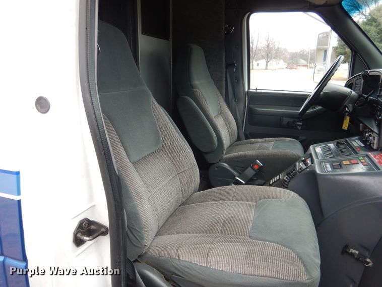image for item DG5940 1992 Ford E350 ambulance