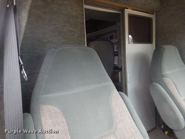 image for item DG5940 1992 Ford E350 ambulance