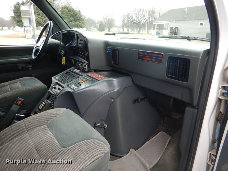 image for item DG5940 1992 Ford E350 ambulance