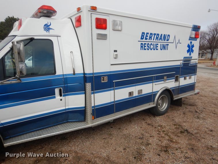 image for item DG5940 1992 Ford E350 ambulance