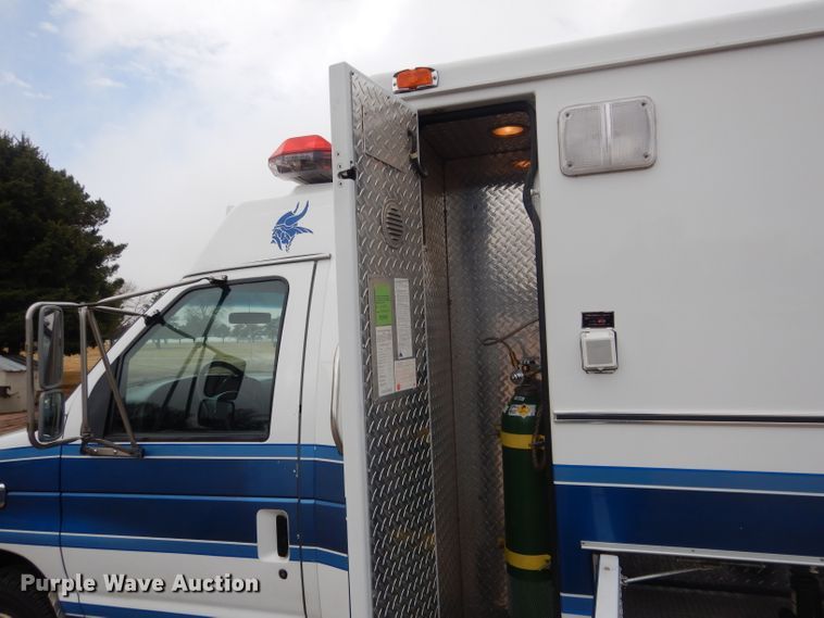 image for item DG5940 1992 Ford E350 ambulance