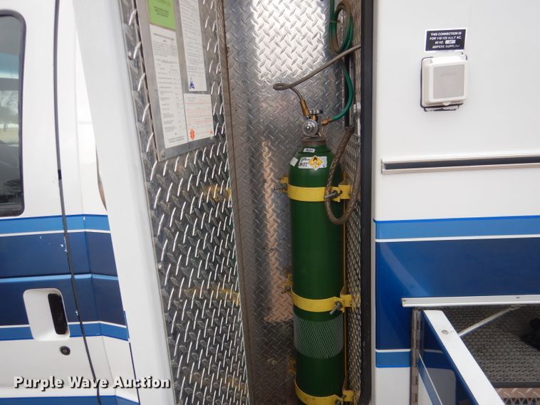 image for item DG5940 1992 Ford E350 ambulance