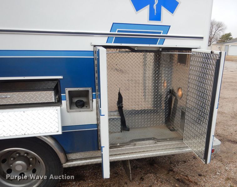 image for item DG5940 1992 Ford E350 ambulance