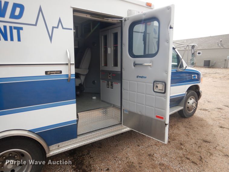 image for item DG5940 1992 Ford E350 ambulance