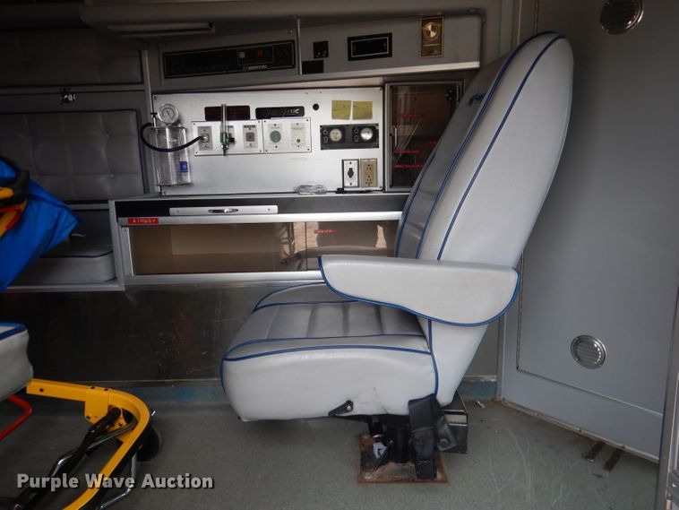 image for item DG5940 1992 Ford E350 ambulance