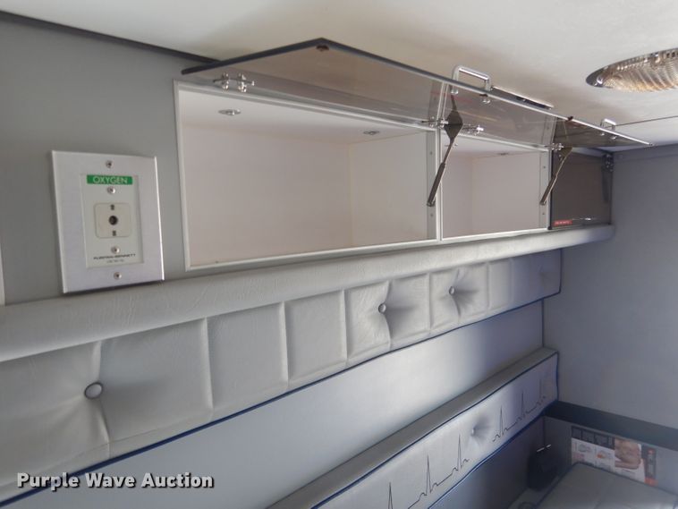 image for item DG5940 1992 Ford E350 ambulance