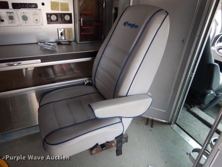 image for item DG5940 1992 Ford E350 ambulance