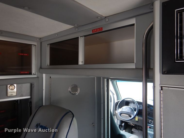 image for item DG5940 1992 Ford E350 ambulance