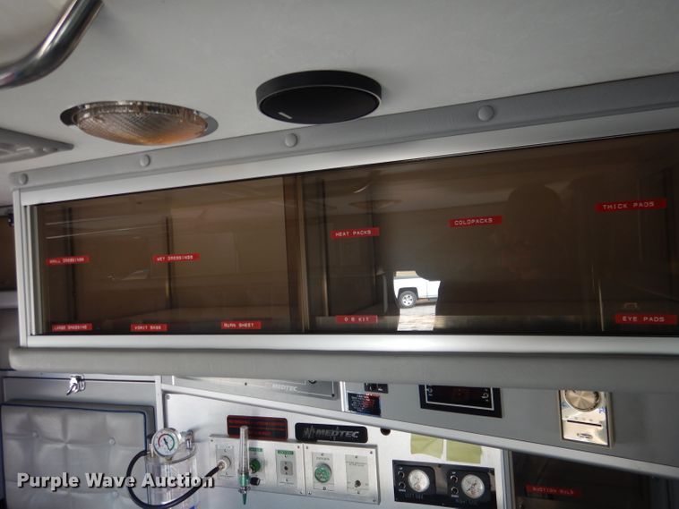 image for item DG5940 1992 Ford E350 ambulance