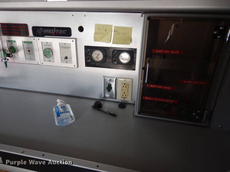 image for item DG5940 1992 Ford E350 ambulance