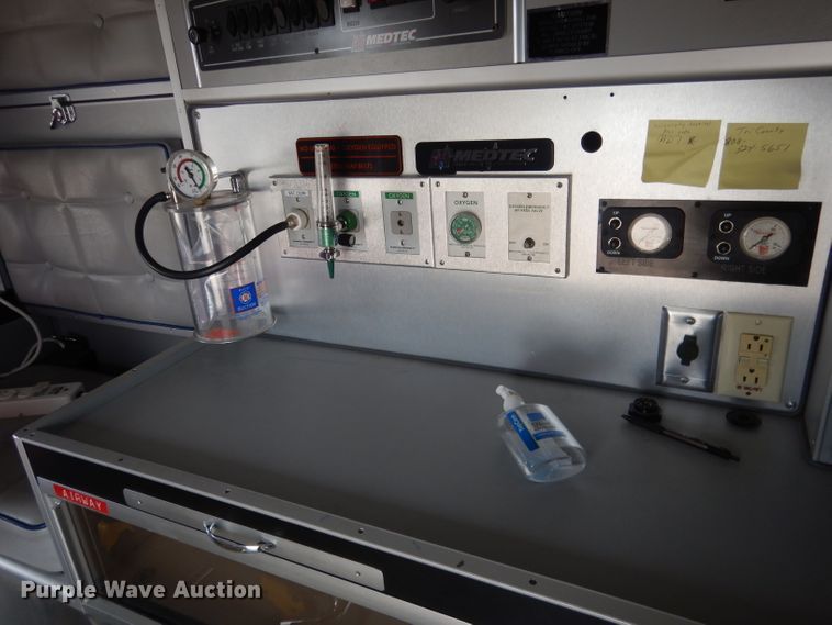 image for item DG5940 1992 Ford E350 ambulance