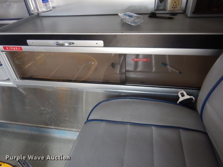 image for item DG5940 1992 Ford E350 ambulance