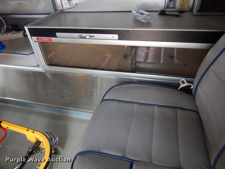 image for item DG5940 1992 Ford E350 ambulance