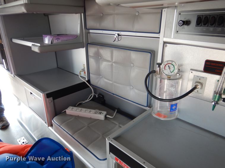 image for item DG5940 1992 Ford E350 ambulance