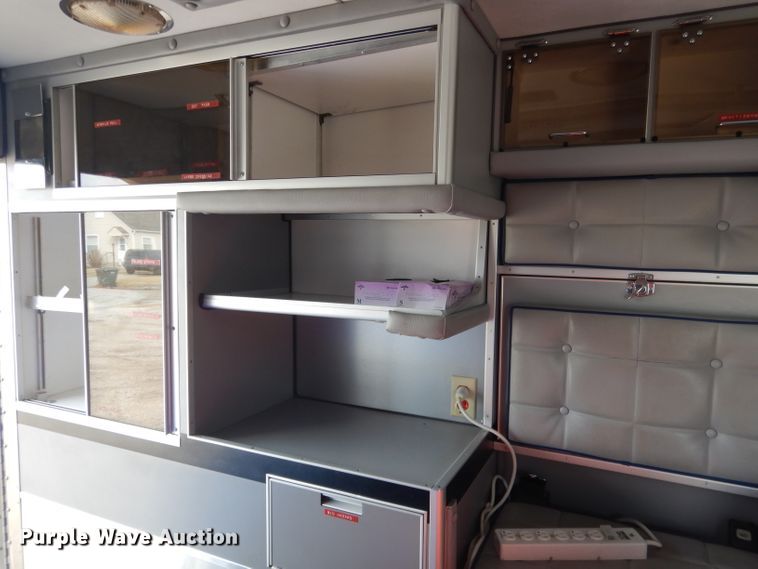 image for item DG5940 1992 Ford E350 ambulance