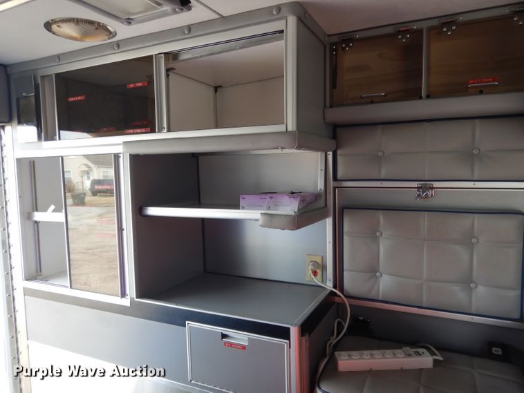 image for item DG5940 1992 Ford E350 ambulance