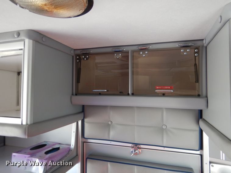 image for item DG5940 1992 Ford E350 ambulance