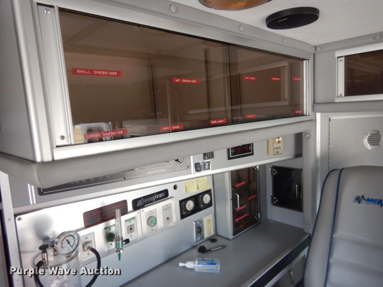 image for item DG5940 1992 Ford E350 ambulance