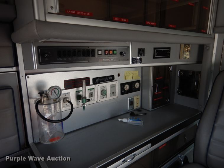 image for item DG5940 1992 Ford E350 ambulance