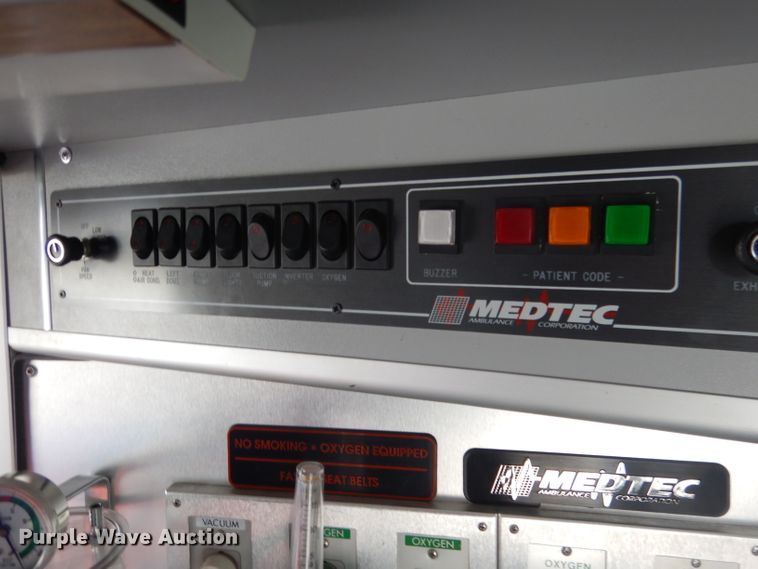 image for item DG5940 1992 Ford E350 ambulance