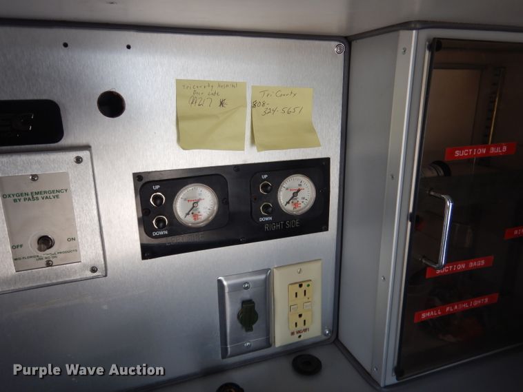 image for item DG5940 1992 Ford E350 ambulance