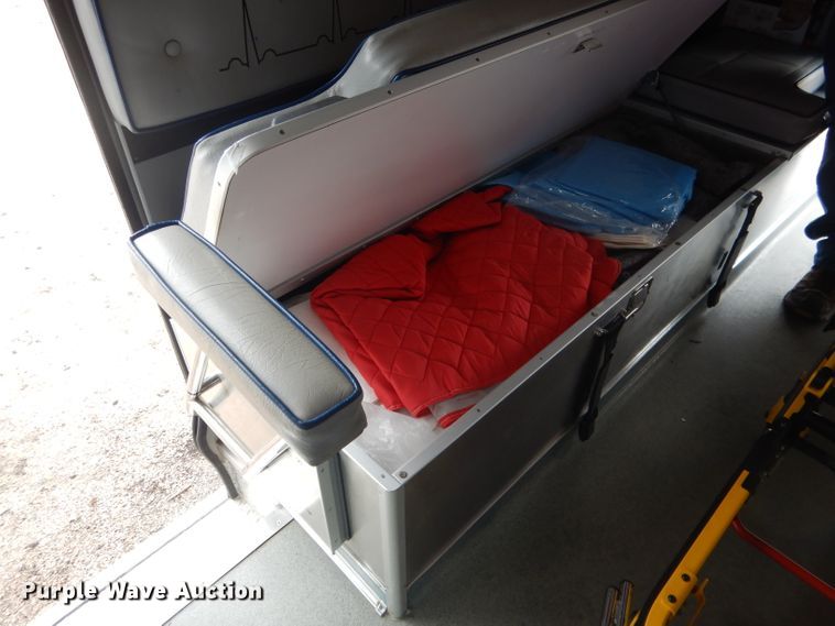 image for item DG5940 1992 Ford E350 ambulance