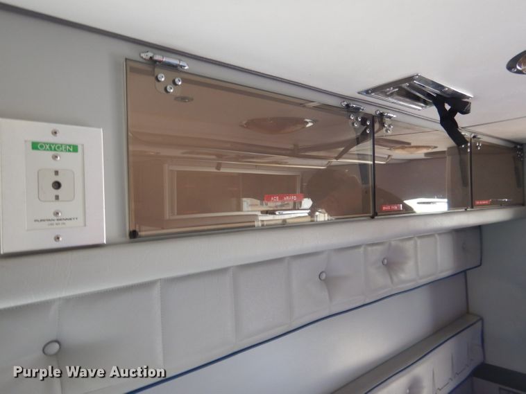 image for item DG5940 1992 Ford E350 ambulance