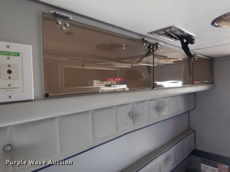 image for item DG5940 1992 Ford E350 ambulance