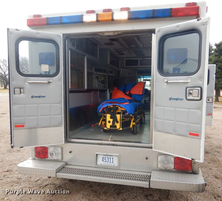 image for item DG5940 1992 Ford E350 ambulance